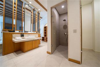 The Norm Collection Door'a