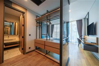 The Norm Collection Door'a