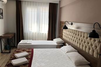 The Reina Hotel 4*