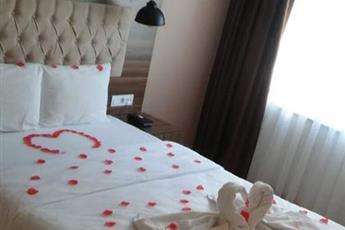 The Reina Hotel