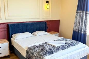 The Reina Hotel