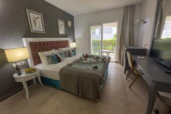 Tiana Beach Resort 4*