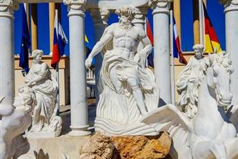 Titanic Palace & Aqua Park 5*