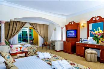 Titanic Palace & Aqua Park 5*