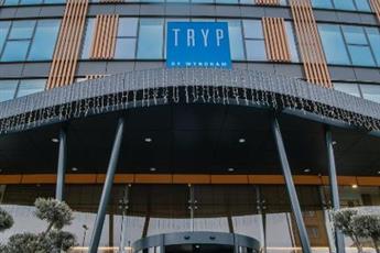TRYP by Wyndham Istanbul Dolapdere 5*