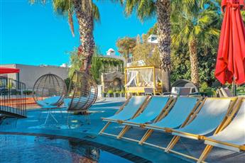 Very Chic Hotel  - Adults Only 18+