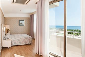 Von Resort Golden Coast Hotel 5*