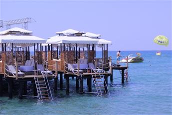 Von Resort Golden Coast Hotel
