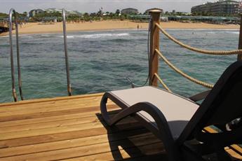 Von Resort Golden Coast Hotel