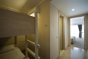 White Lilyum Hotel