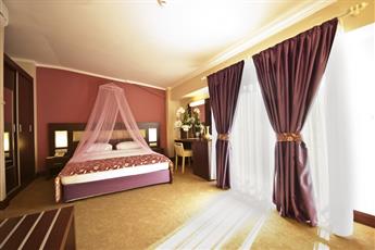 White Lilyum Hotel