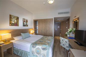 Wyndham Garden Lara 4*