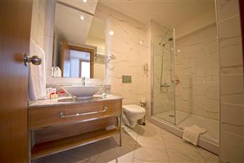 Wyndham Garden Lara 4*