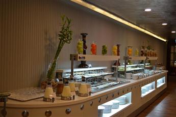 Wyndham Grand Istanbul Kalamis Marina 5*