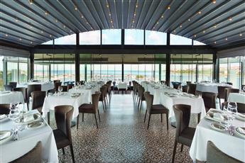 Wyndham Grand Istanbul Kalamis Marina 5*