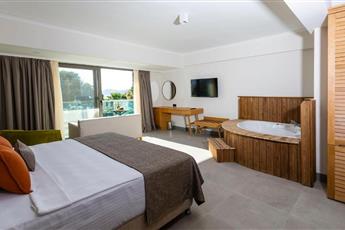 Yalipark Beach Hotel