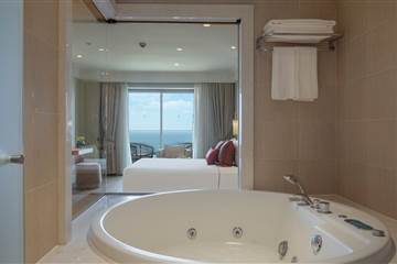 ELAGANCE SEA VIEW WITH JACUZZI