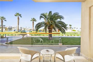 FAMILY ROOM GARDEN VIEW