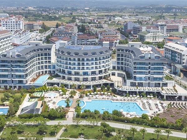 Commodore Elite Suites & Spa 5* Commodore Elite Suites & Spa 5*