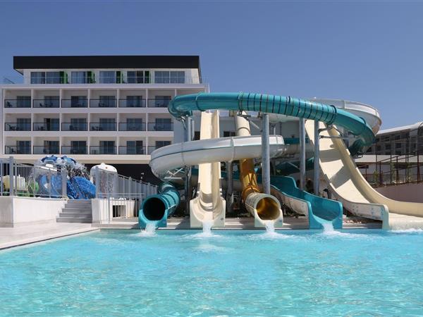 Gold Island Mondo Family 4*