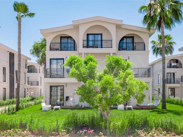 La Benata Beach Hotel 5* La Benata Beach Hotel 5*
