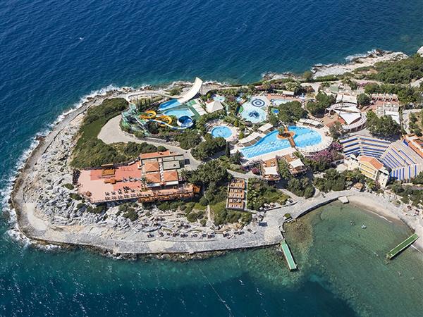 Pine Bay Holiday Resort 5*